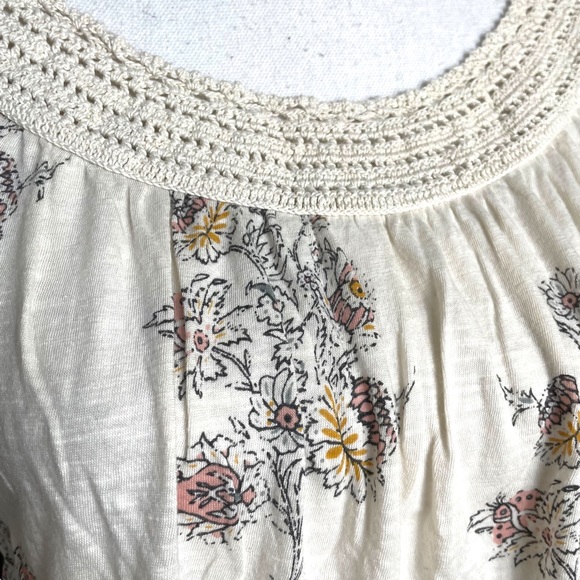 Lucky Brand Ditsy Floral Top M Crochet Neck EUC M Cream Neutral Boho Bohemian - Picture 8 of 16